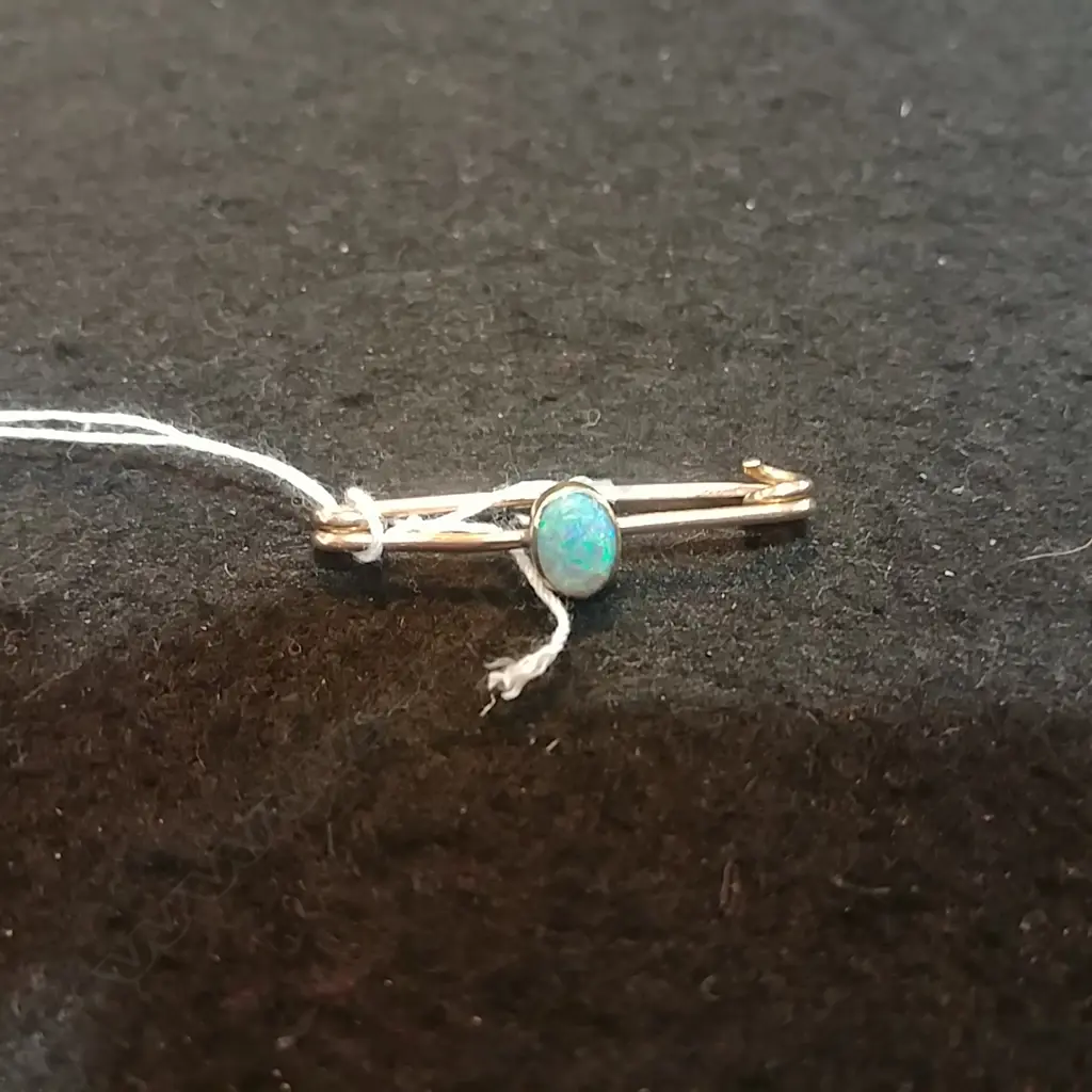 9CT ROSE GOLD AND OPAL BROOCH Image 1++