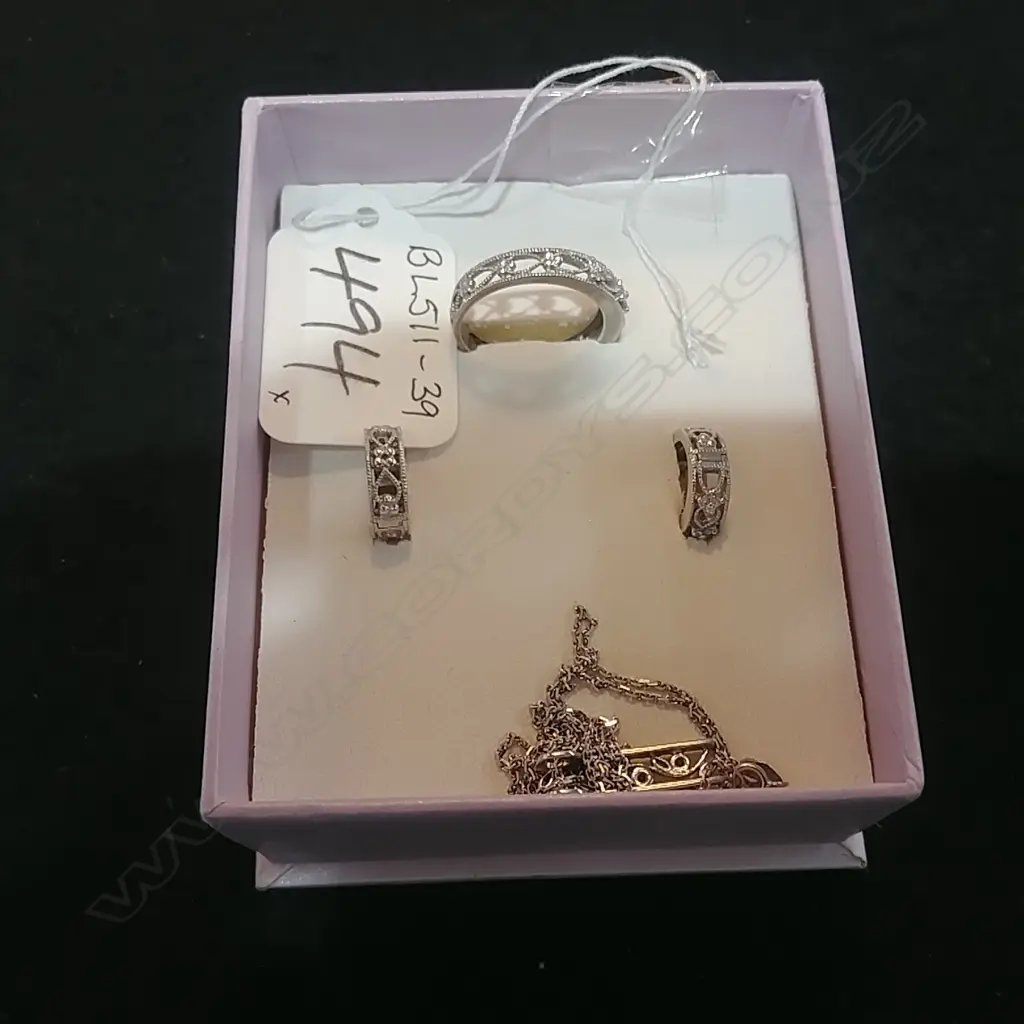 9CT WHITE GOLD AND DIAMOND SUITE 8gm Image 1++