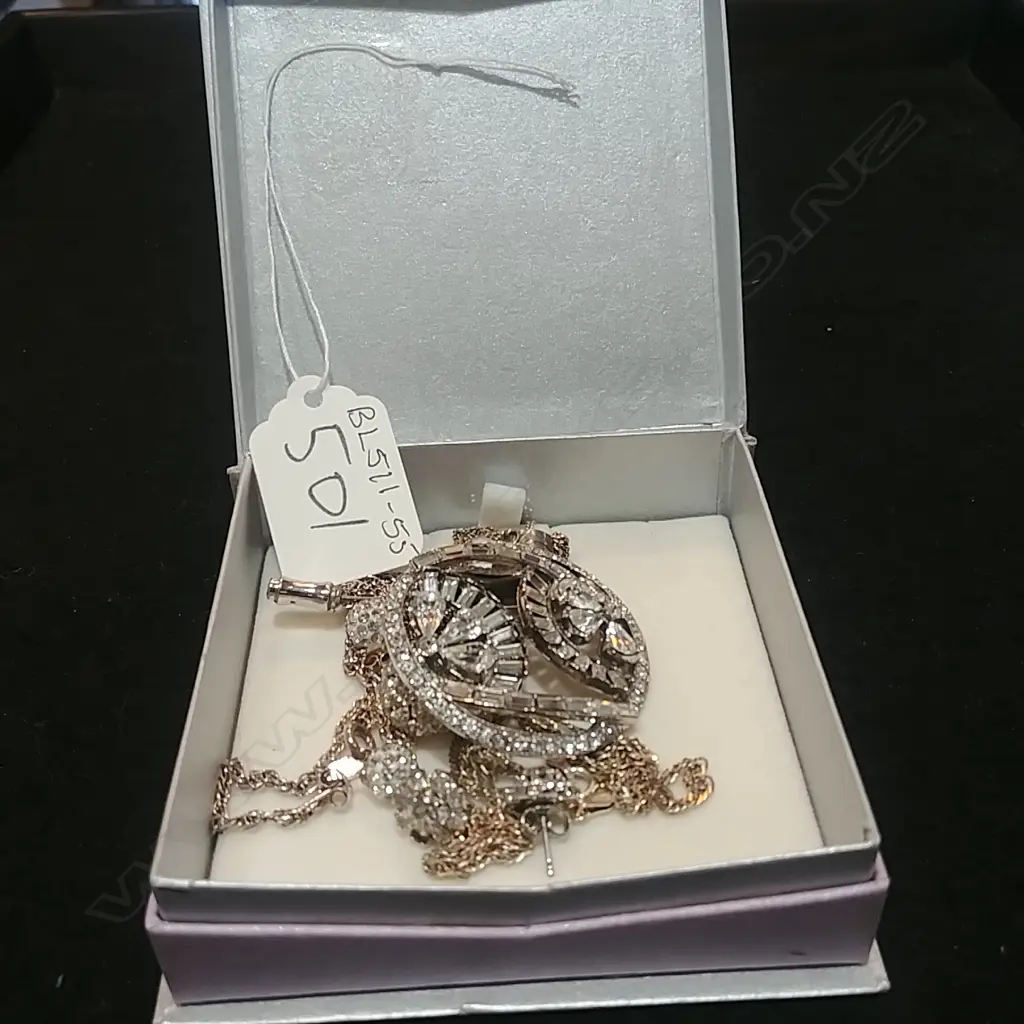 DIAMANTE AND SILVER COSTUME JEWELLERY Image 1++