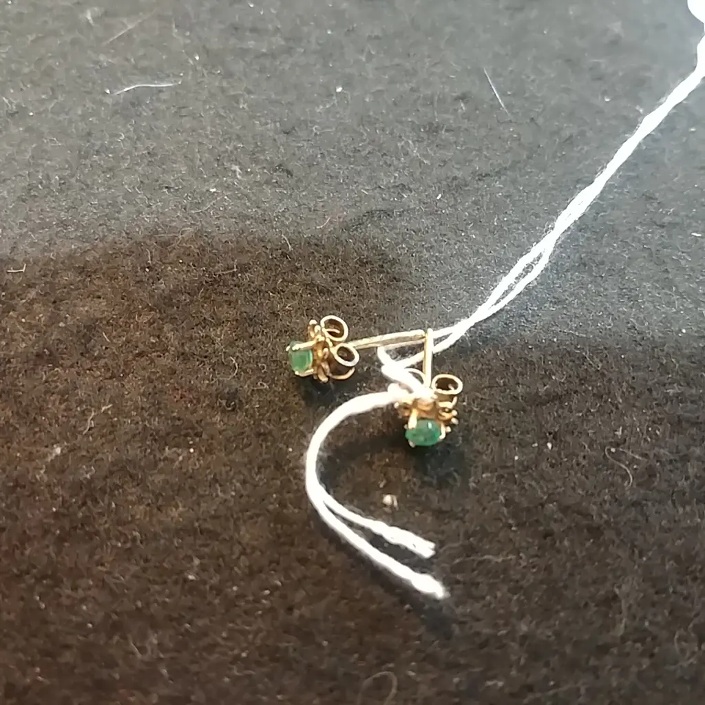 PAIR 9CT GOLD AND EMERALD STUD EARRINGS Image 1++