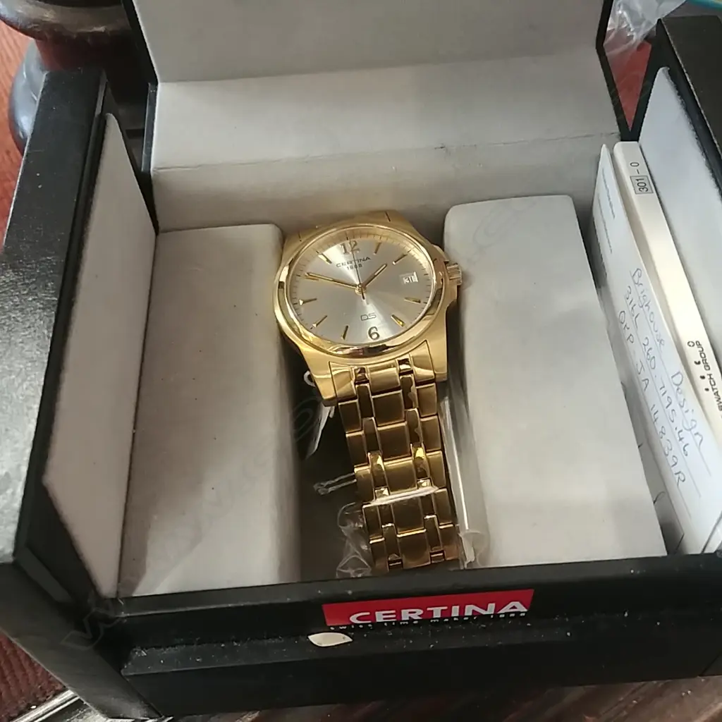CASED CERTINA GENTS WRISTWATCH Image 1++