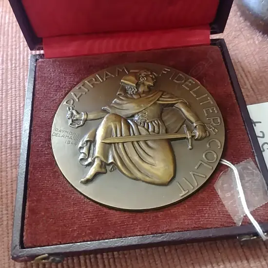 BRONZE STRASBOURG MEDALLION BOXED 1944