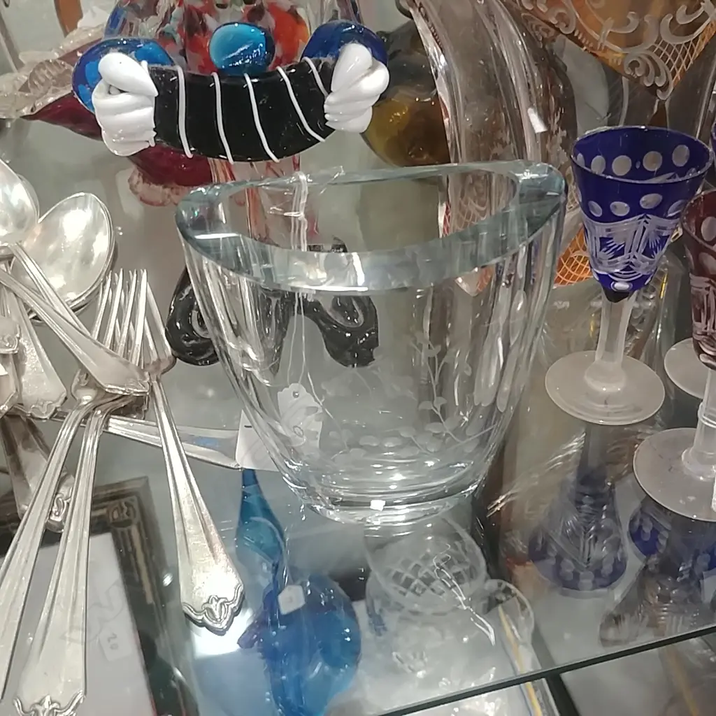 ORREFORS GLASS VASE  Image 1++