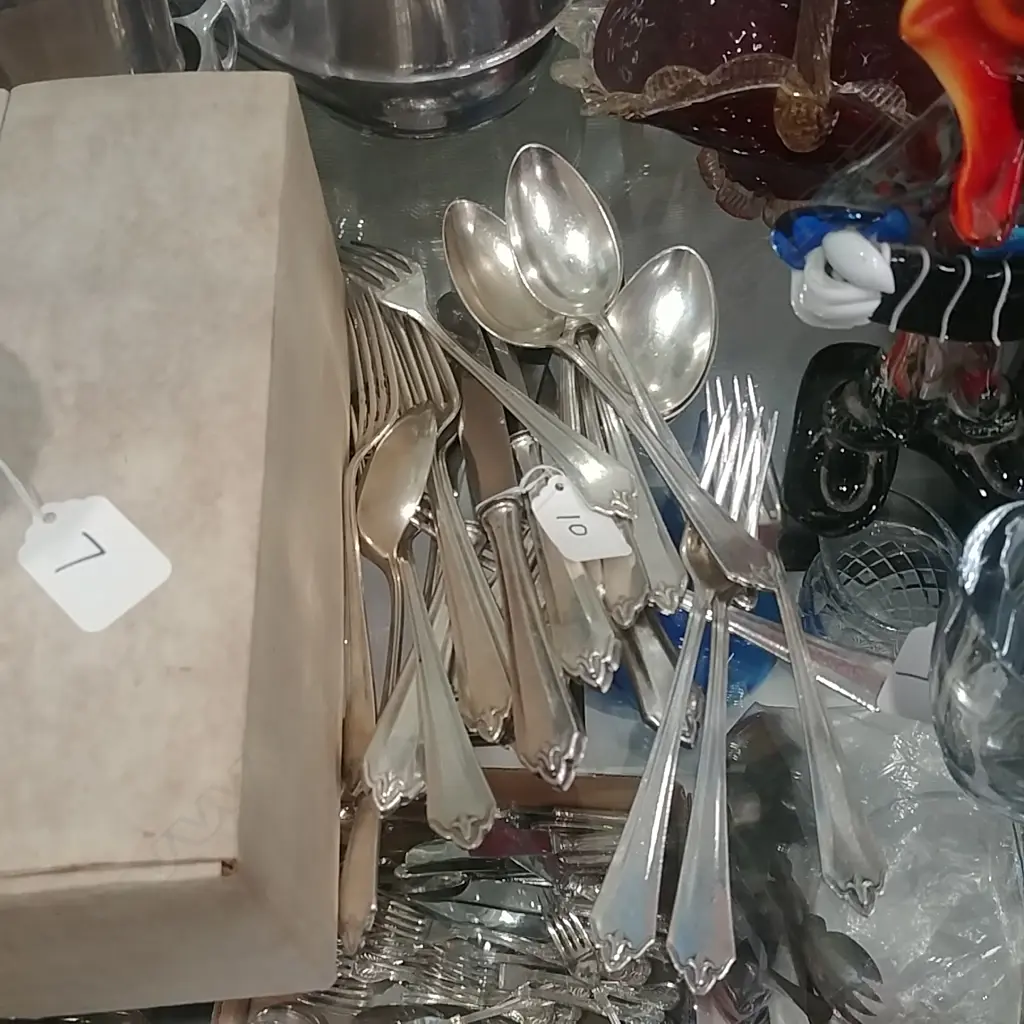 PILE CONT CUTLERY Image 1++
