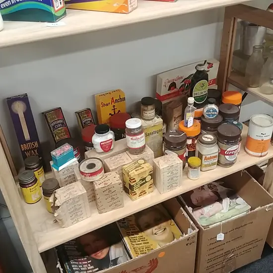 ASST VINTAGE FOOD+PACKAGING BEEHIVE MATCHES ETC