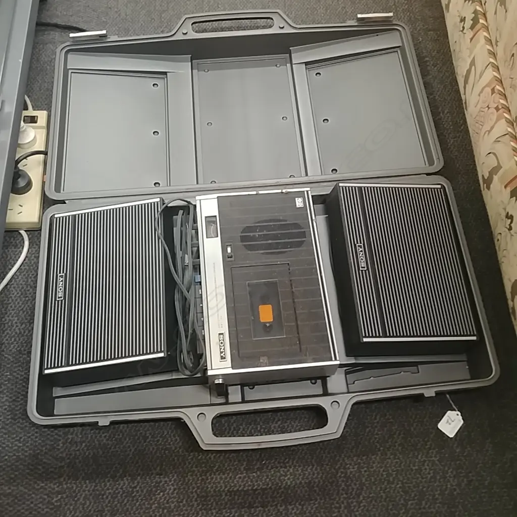 CASED RETRO SONY STEREO Image 1++