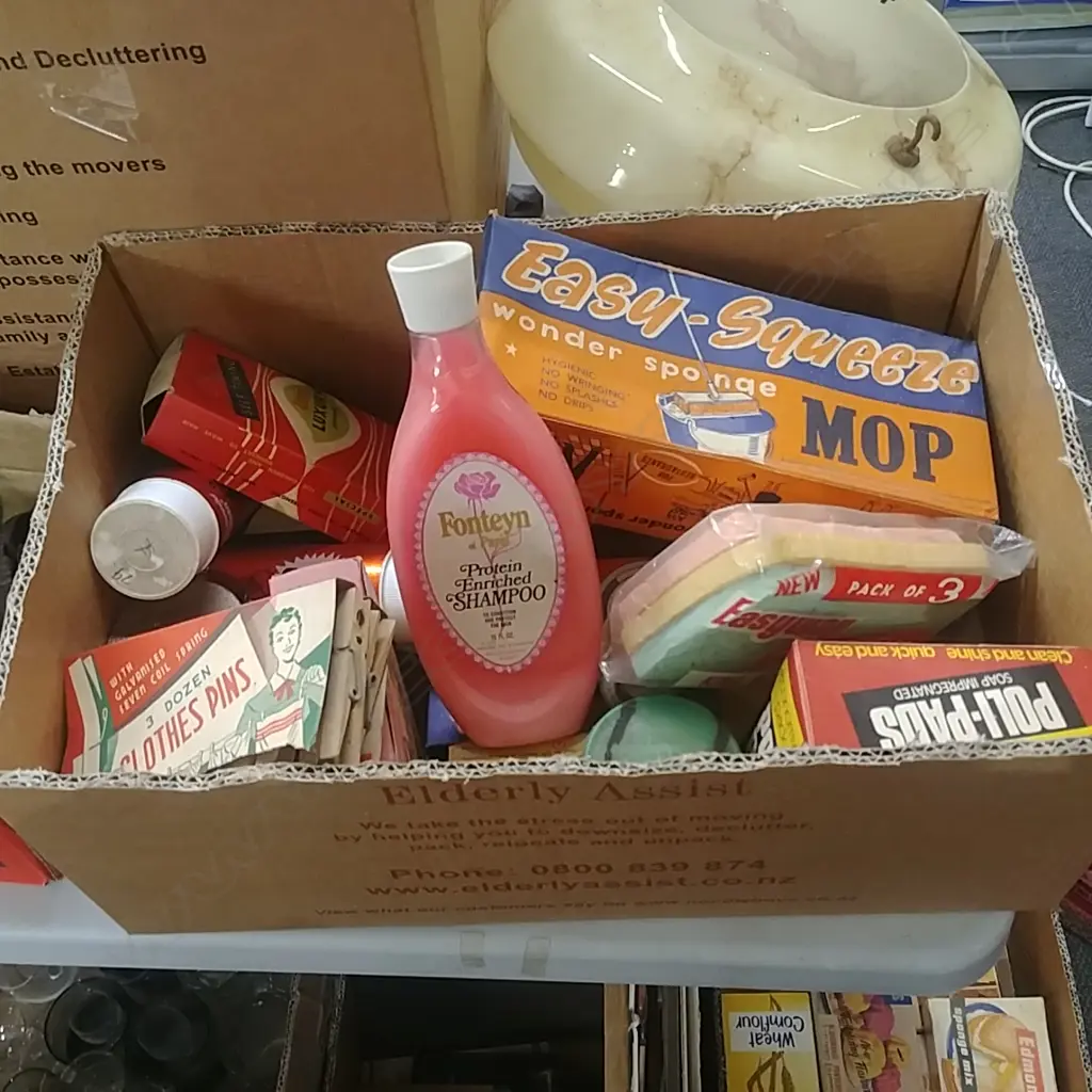 ASST VINTAGE CLEANING PRODUCTS Image 1++