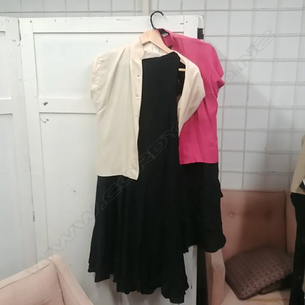 2 BLACK SKIRTS WITH 2 SHORT SELVES TOPS  Image 1++