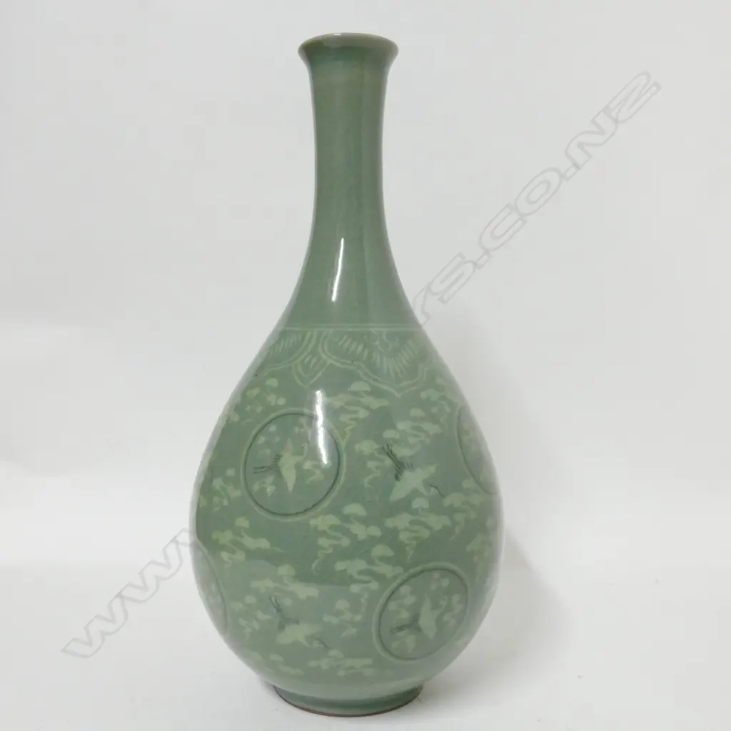 A Korean porcelain vase Image 1++