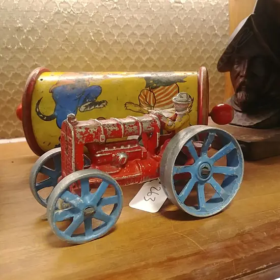 FUNHO TRACTOR  & TIN PLATE TOY