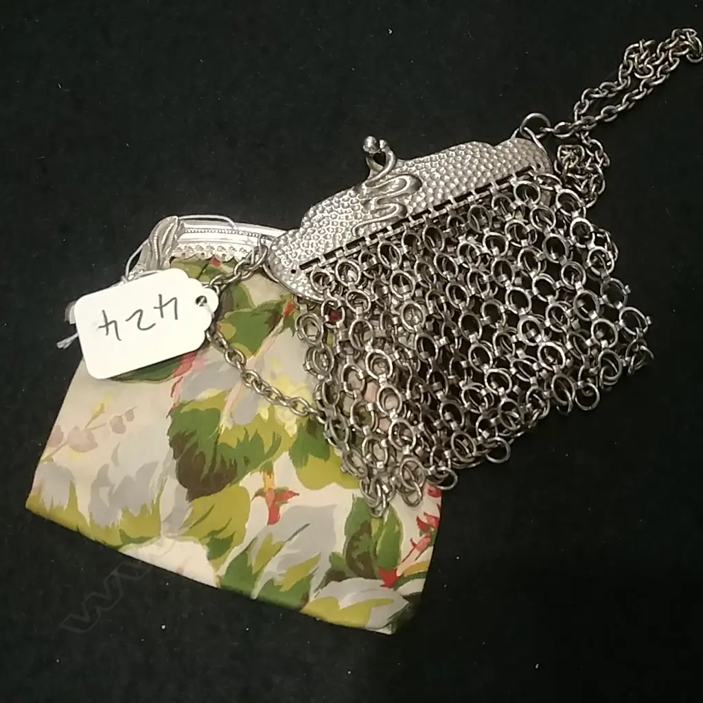2 VINTAGE SILVER? FRAMED PURSES Image 1++