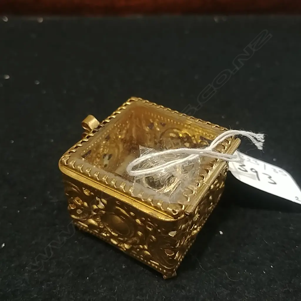 19THC PIQUE BROOCH + JEWEL BOX Image 1++