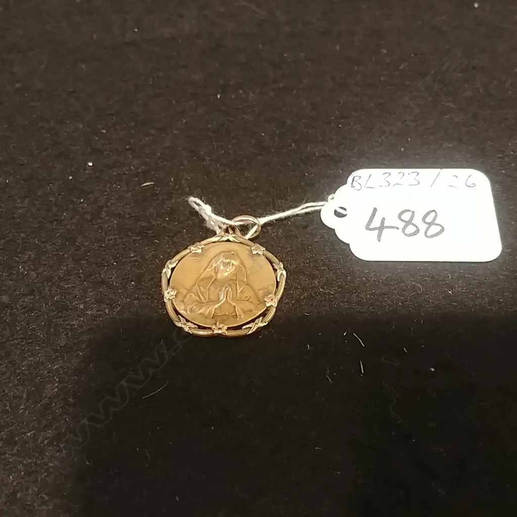 VINTAGE GOLD MADONNA PENDANT Image 1++