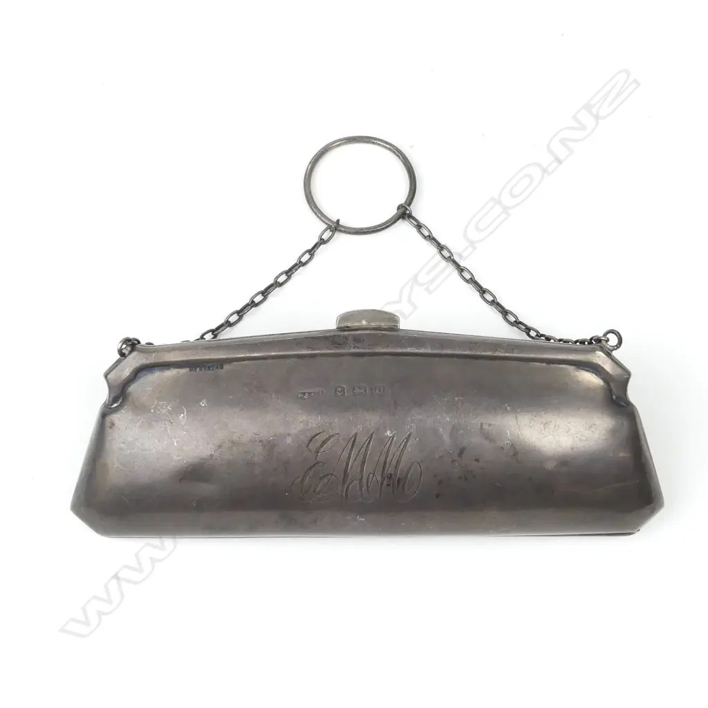 An early 20thC silver purse Image 1++