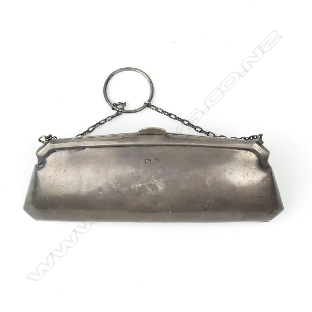 An early 20thC silver purse Image 1++
