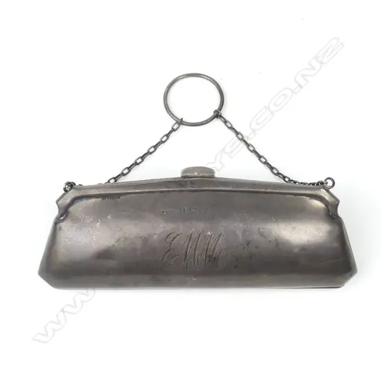 An early 20thC silver purse