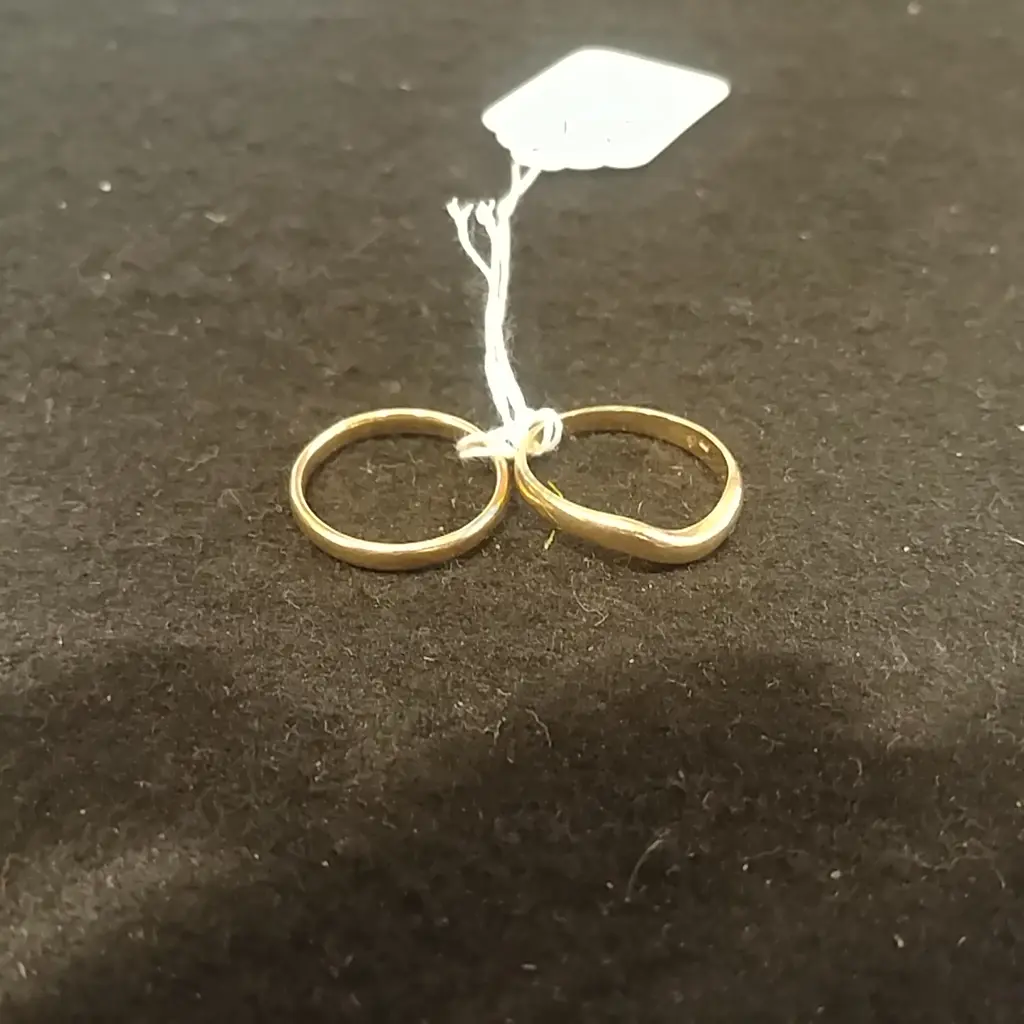 2 9CT BAND RINGS 4.4GMS Image 1++