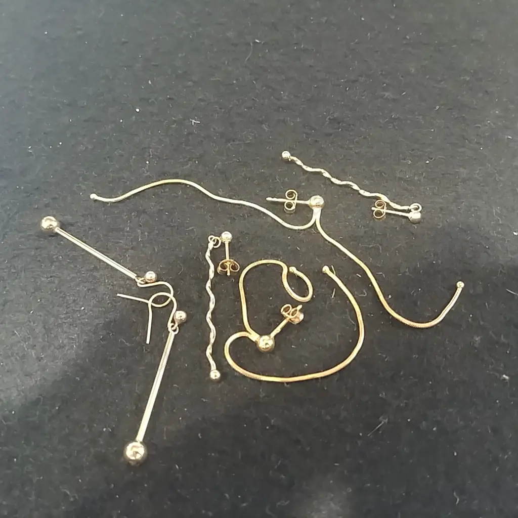 3PRS 9K GOLD DANGLE EARRINGS Image 1++