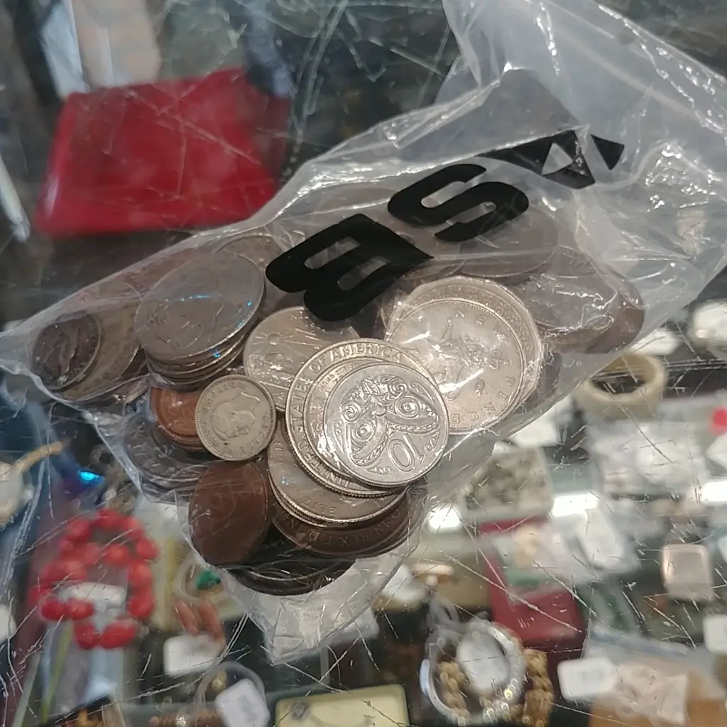 BAG WORLD & NZ COINS Image 1++