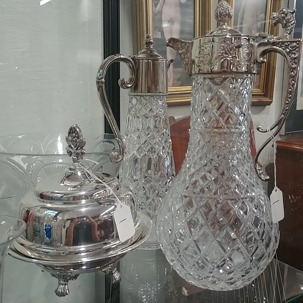 2 CLARET JUGS & MUFFIN DISH Image 1++