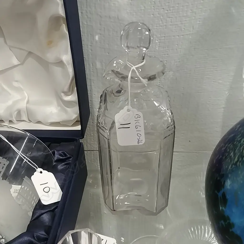 VICTORIAN GLASS DECANTER Image 1++