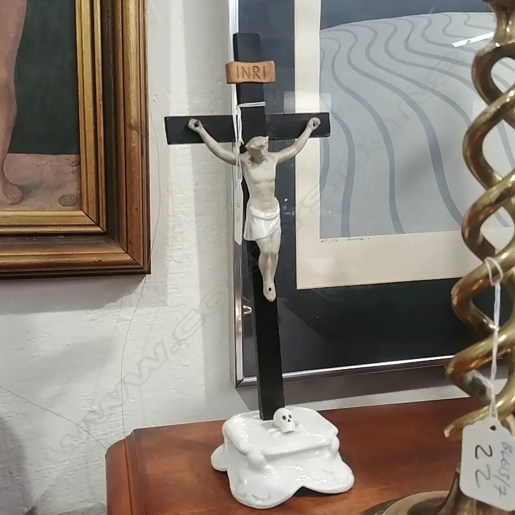 CHINA AND WOOD CRUCIFIX Image 1++