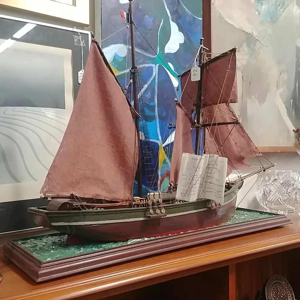 MODEL BOAT Image 1++