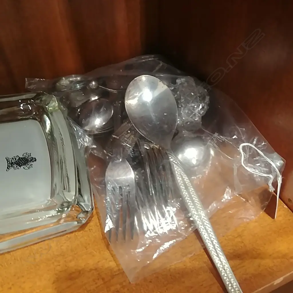 BAG OF SILVER PLATE CUTLERY Image 1++