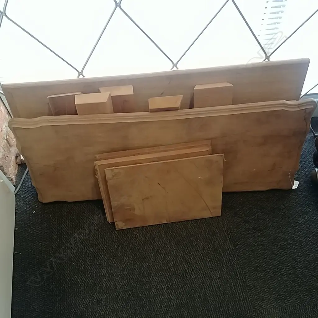 LOT ASST WOODEN PANELS Image 1++