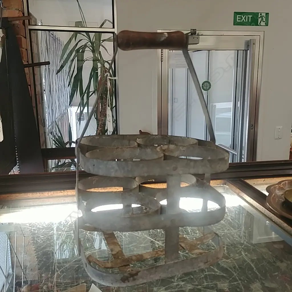 GALVANIZED BOTTLE HOLDER Image 1++