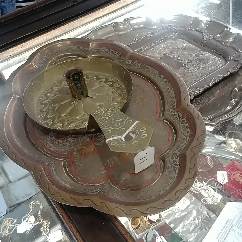4 EMBOSSED TRAYS, 2 EP, 2 BRASS Image 1++