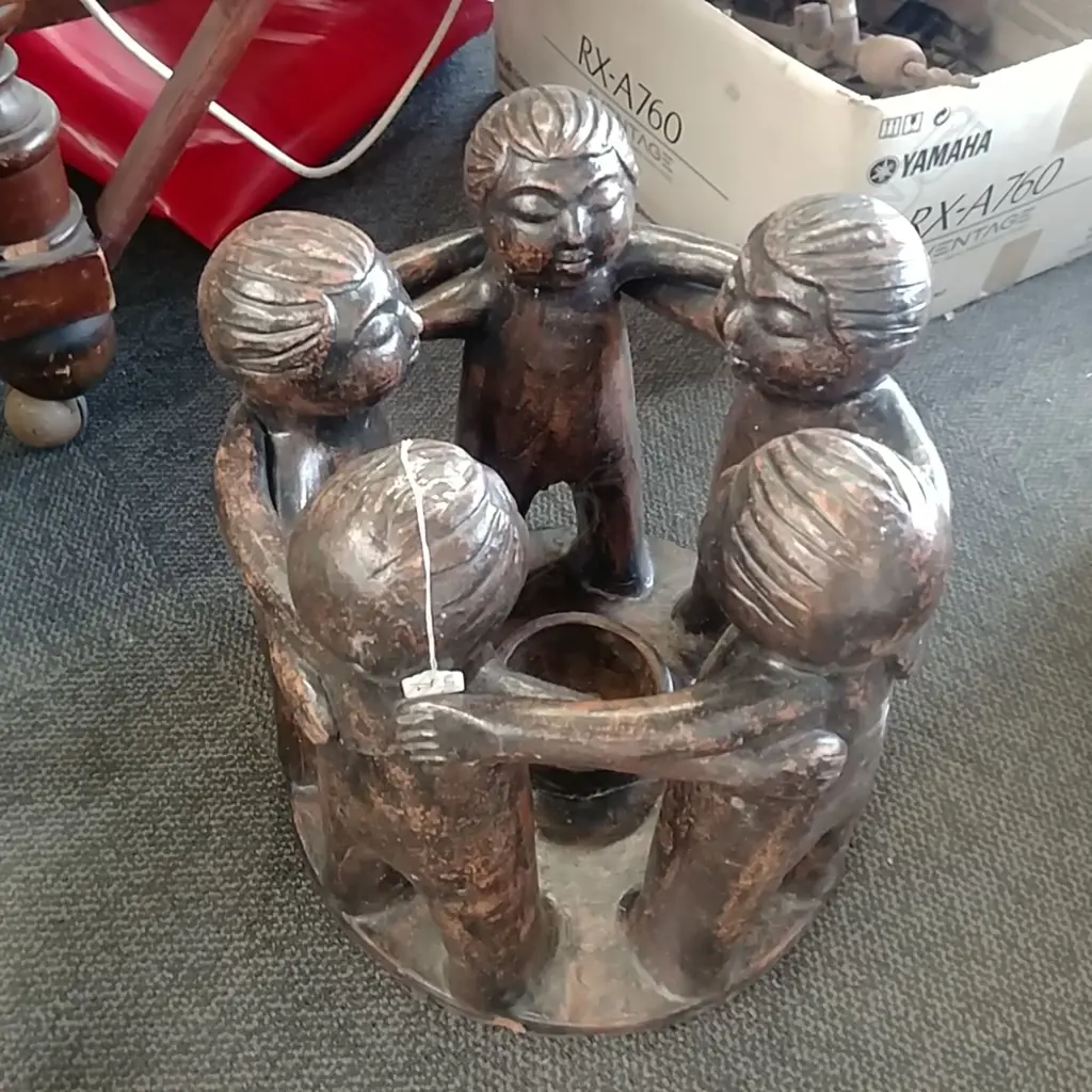 LARGE POTTER WORK - CIRCLE OF FRIENDS Image 1++