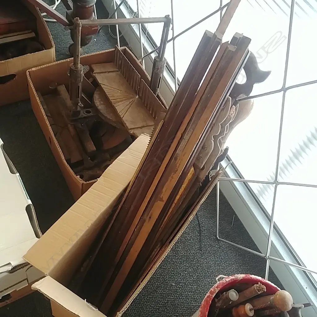 LOT ASST TOOLS AND SAWS ETC Image 1++