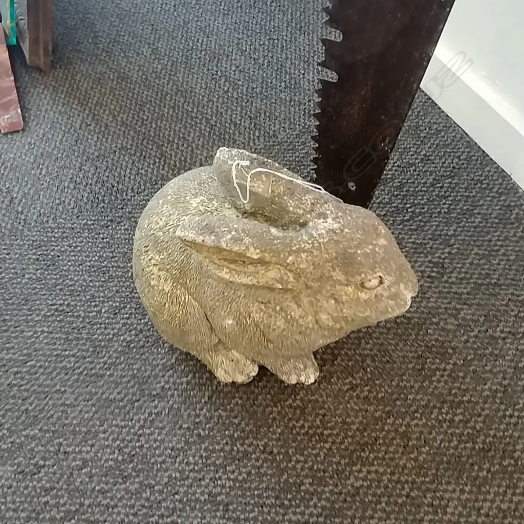 VINTAGE CONCRETE GARDEN RABBIT Image 1++