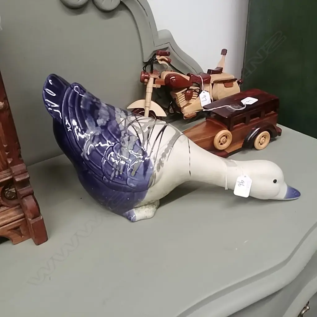 LG PAINTED CERAMIC GOOSE Image 1++