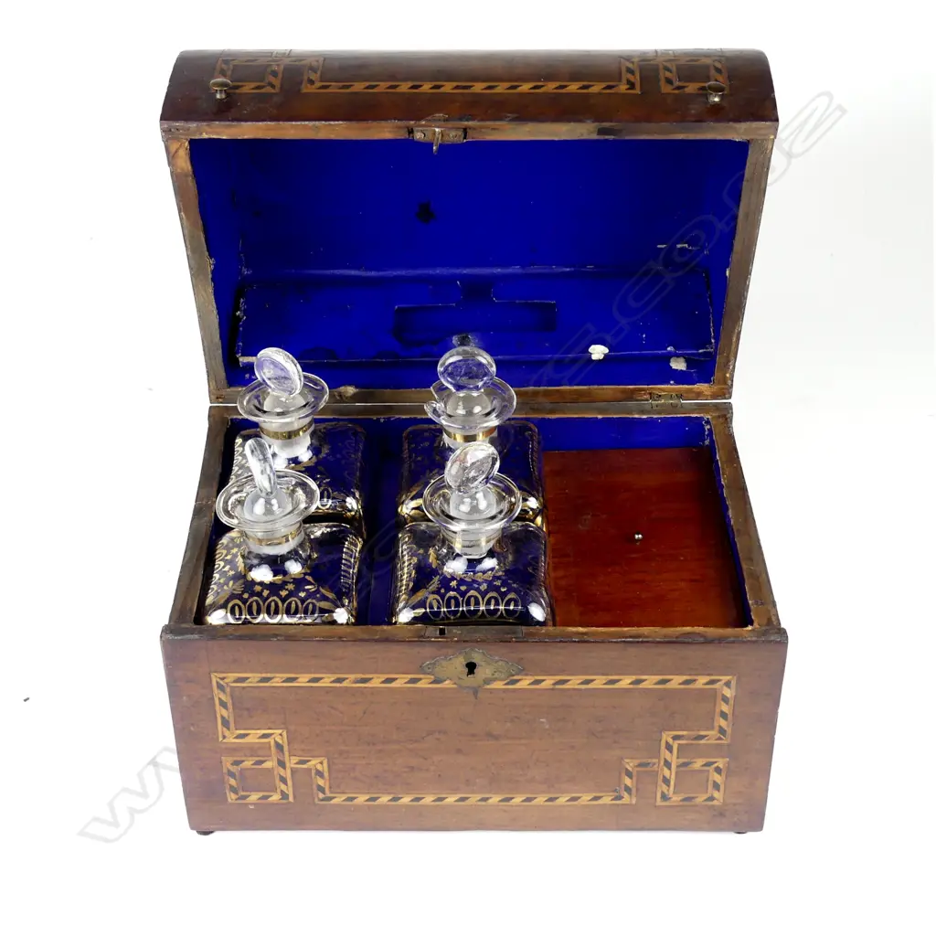 A Victorian boxed decanter set Image 1++