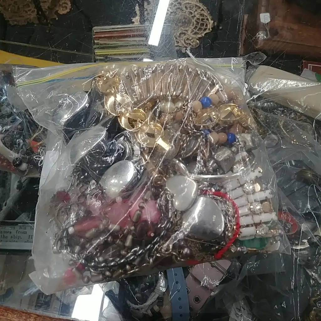 BAG OF COSTUME JEWLERY Image 1++