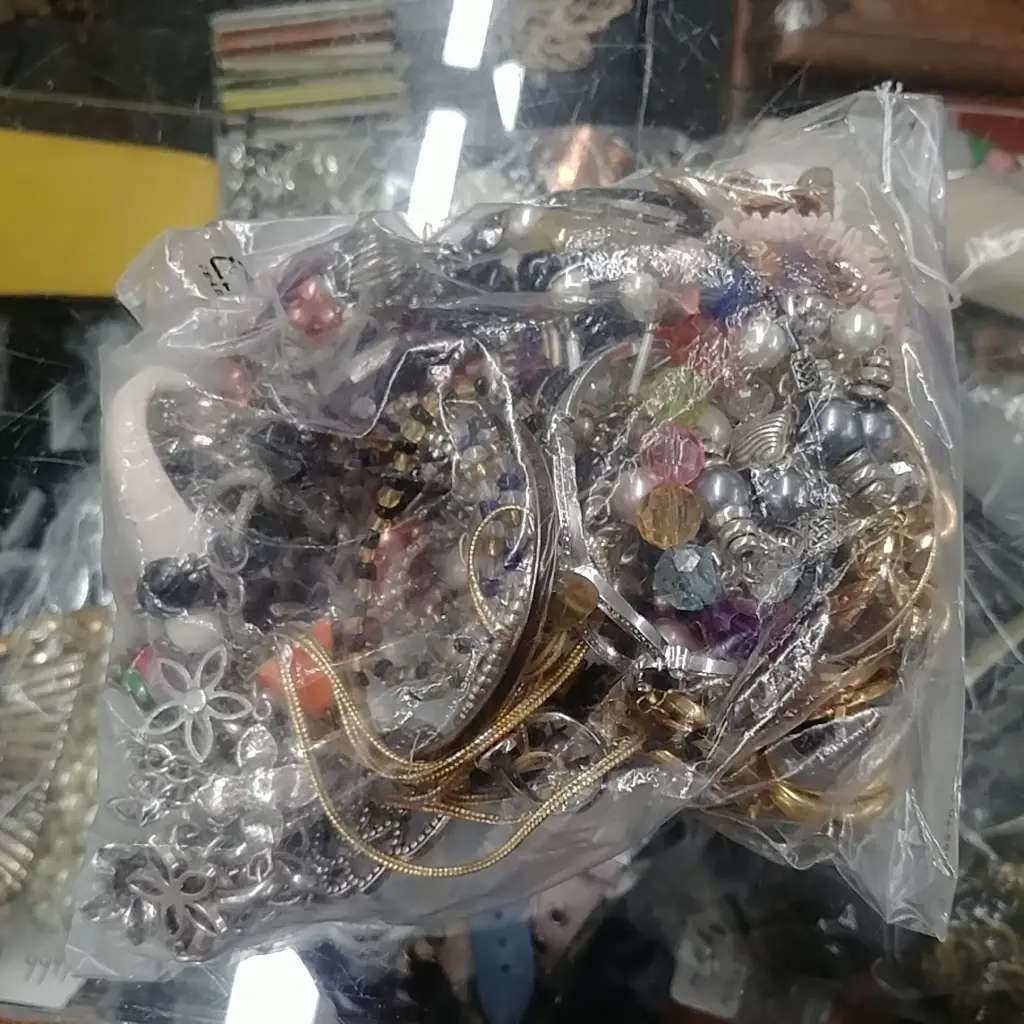 BAG OF COSTUME JEWLERY Image 1++