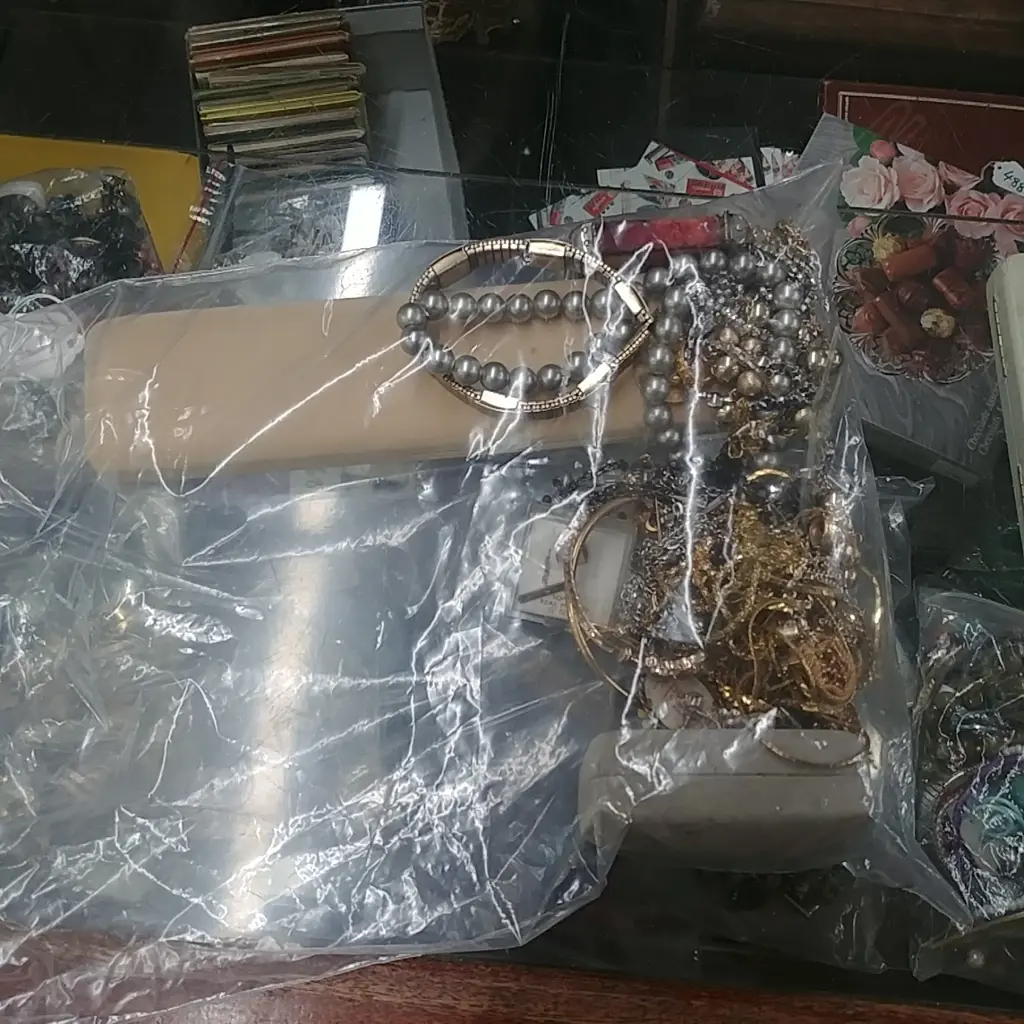 BAG OF COSTUME JEWELLERY  Image 1++