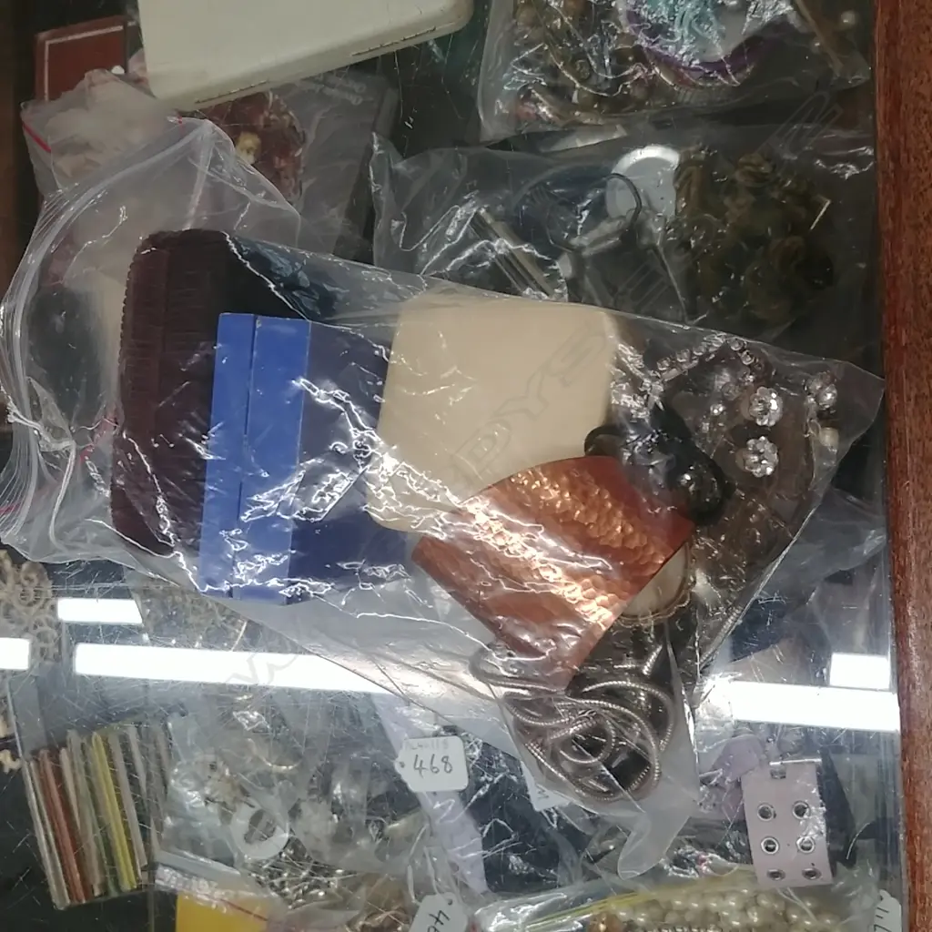 BAG OF COSTUME JEWELLERY  Image 1++