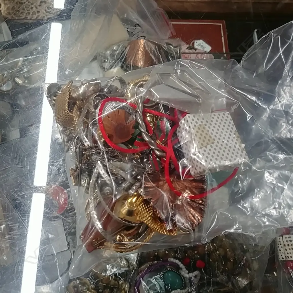 BAG OF COSTUME JEWELLERY  Image 1++