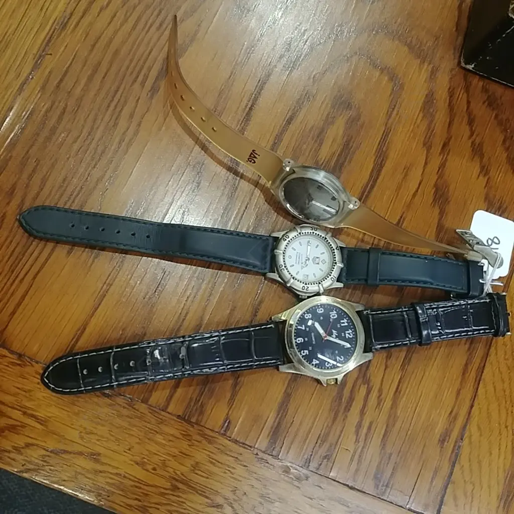 3 VINTAGE WRIST WATCHES Image 1++
