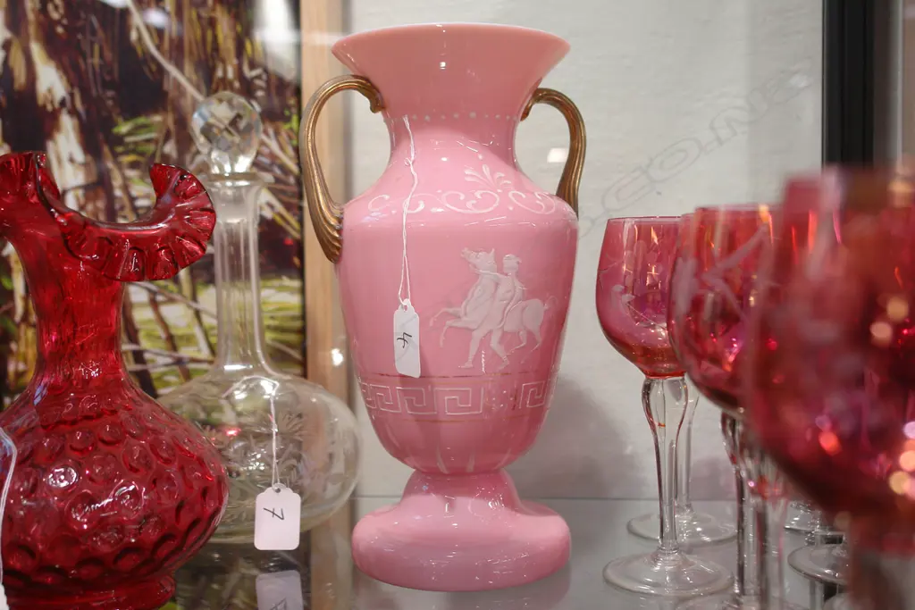 PINK GLASS VASE Image 1++