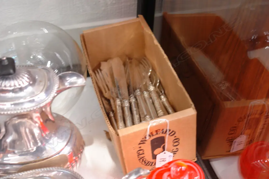 ASST FISH KNIVES +FORKS Image 1++