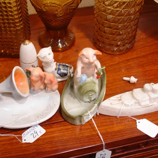 2 PIG ORNS, & 3 SOUVENIRS  PCS