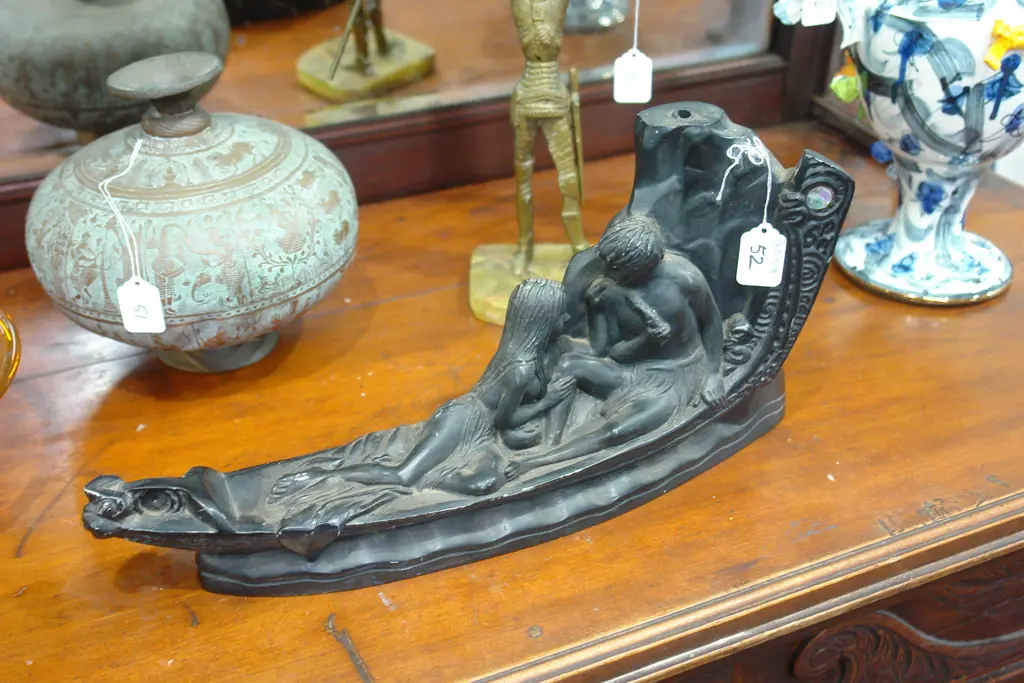 MAORI WAKA LAMP BASE Image 1++