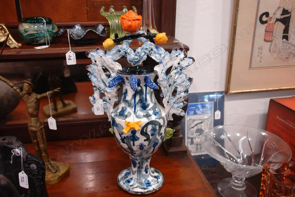 TALL ITALIAN POTTERY VASE Image 1++