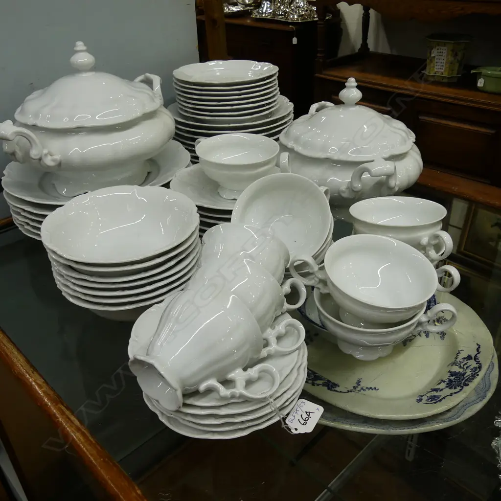 HUTSCHENREUTHER 'SYLIVA' LARGE DINNER SERVICE Image 1++
