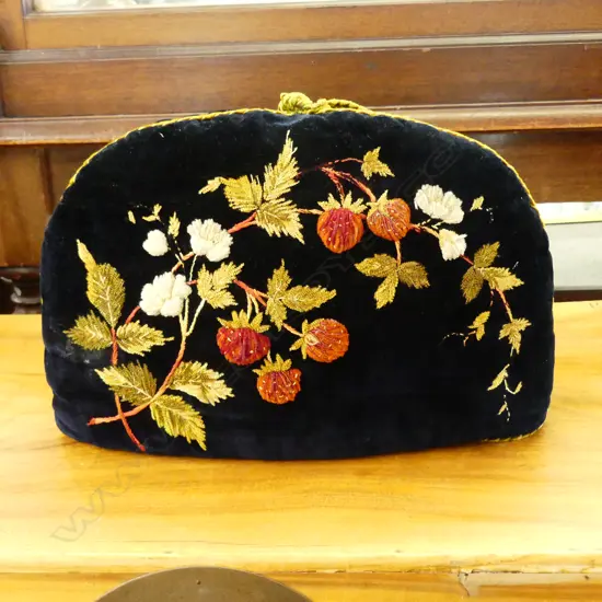 VICT. EMBROIDERED TEA COSY 