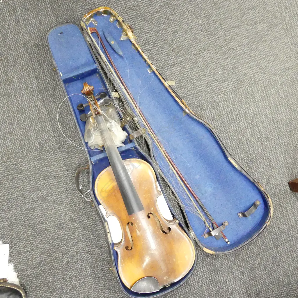 VIOLIN IN HARD CASE  Image 1++